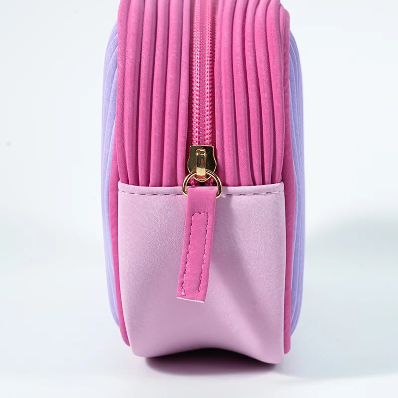 Durable makeup pouch detail