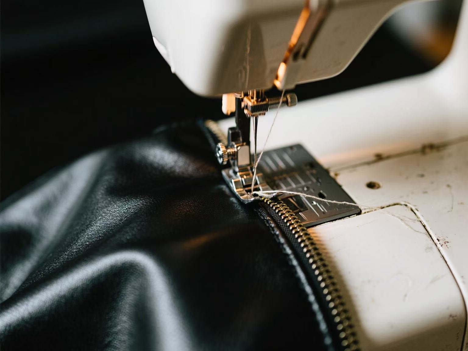 Inside Topfeel’s Makeup Bag Manufacturing Process