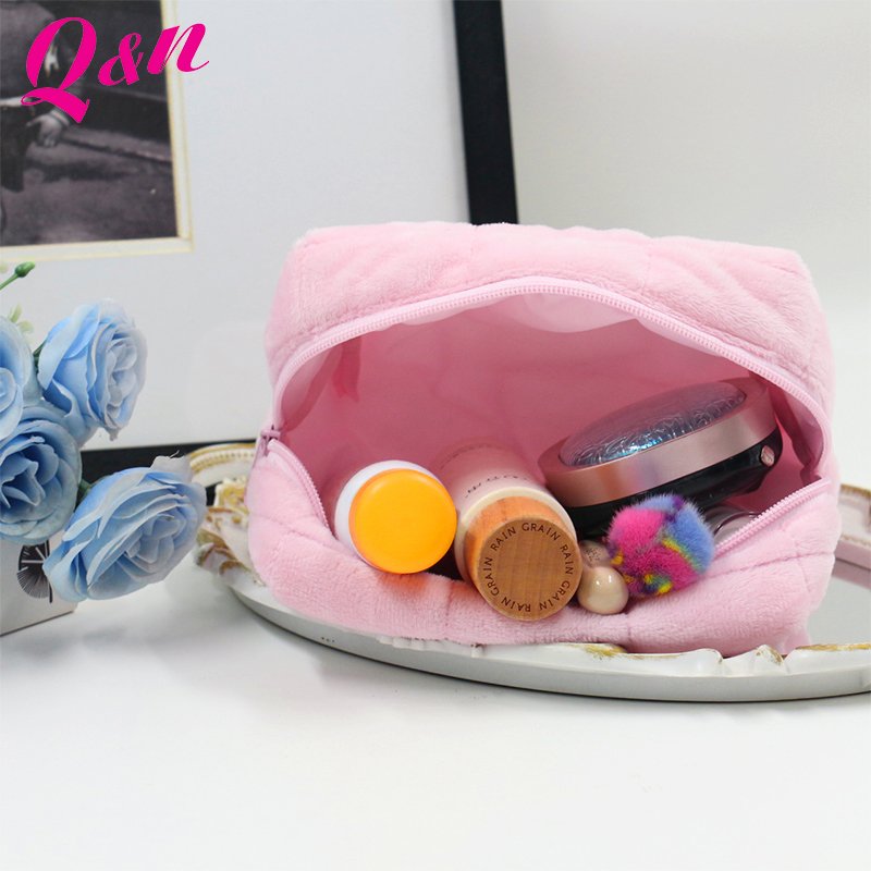 CB059 Private Label Cute Aesthetic Portable Plush Makeup Bag Factory